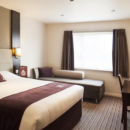 Premier Inn Dumfries Bagian luar foto