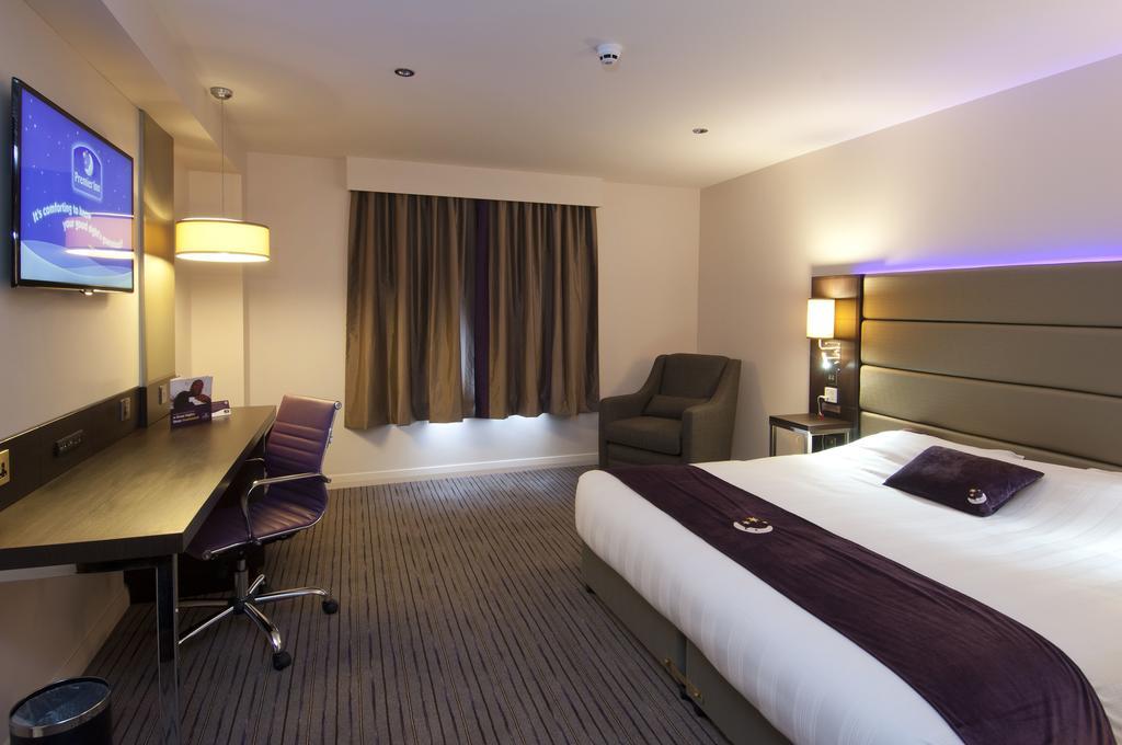 Premier Inn Dumfries Bagian luar foto