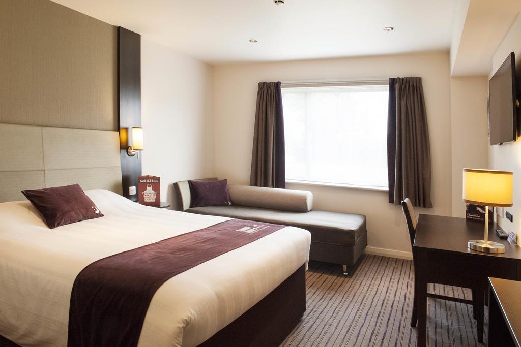 Premier Inn Dumfries Bagian luar foto