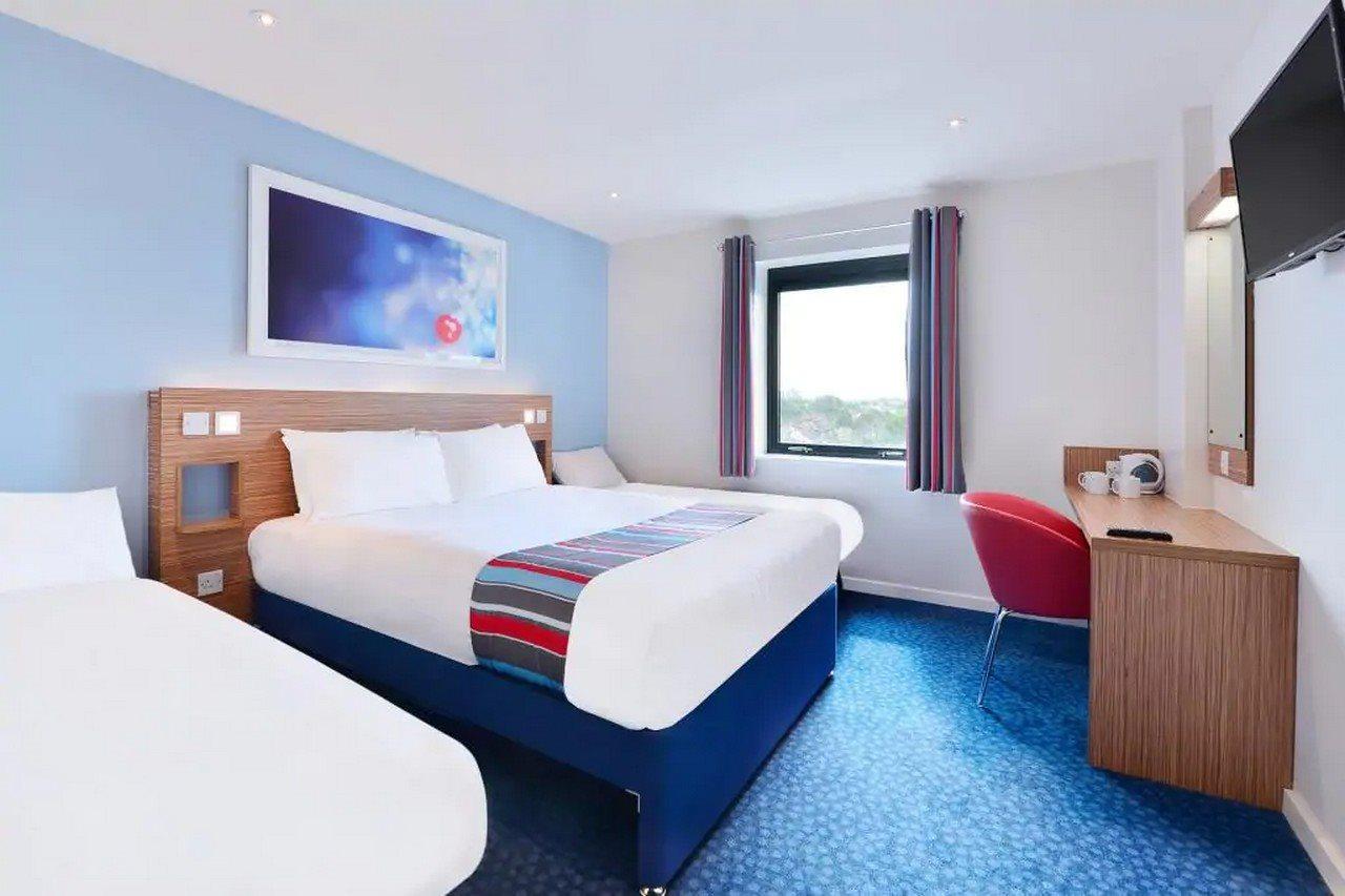 Premier Inn Dumfries Bagian luar foto