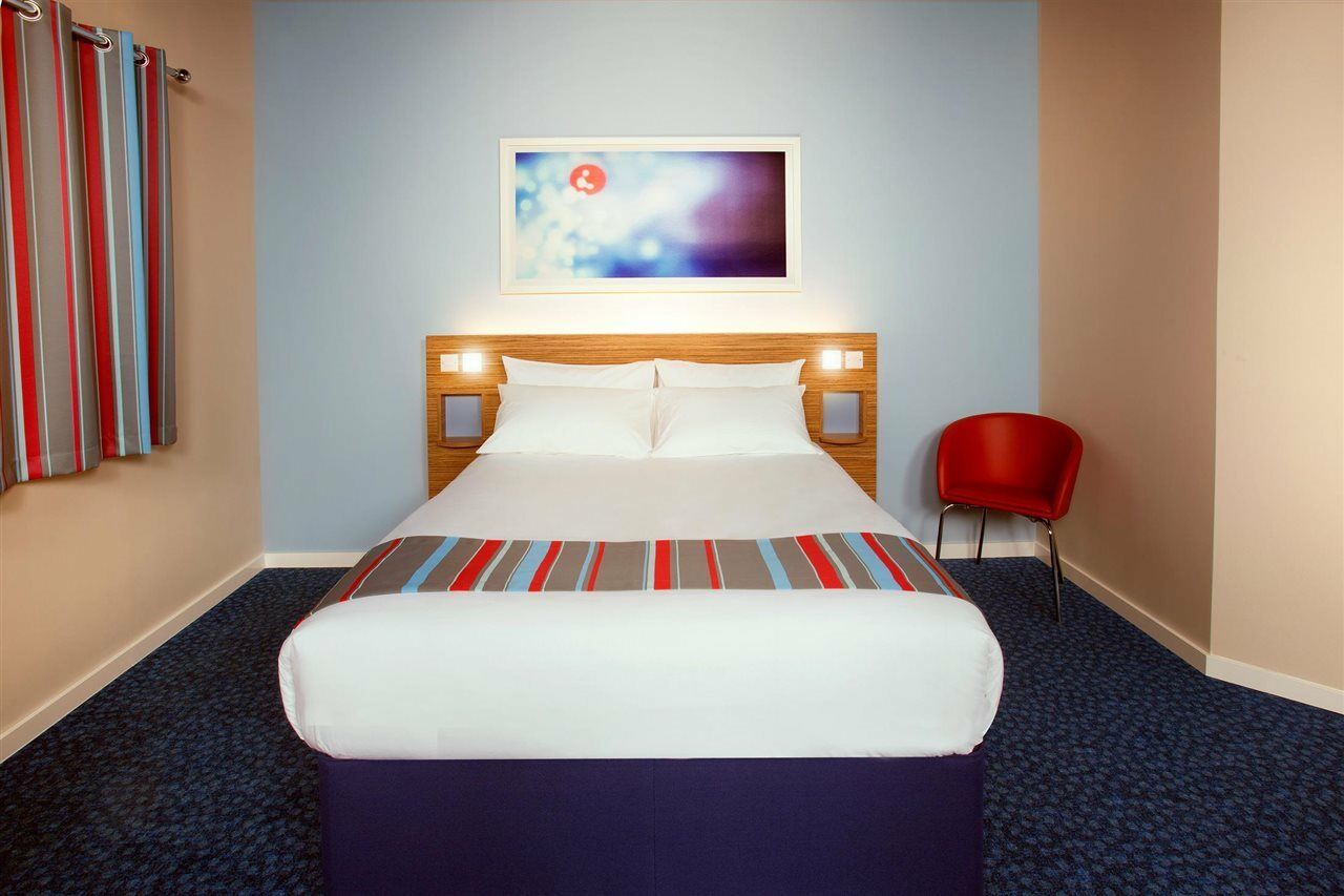 Premier Inn Dumfries Bagian luar foto