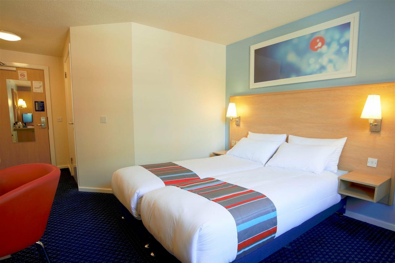 Premier Inn Dumfries Bagian luar foto